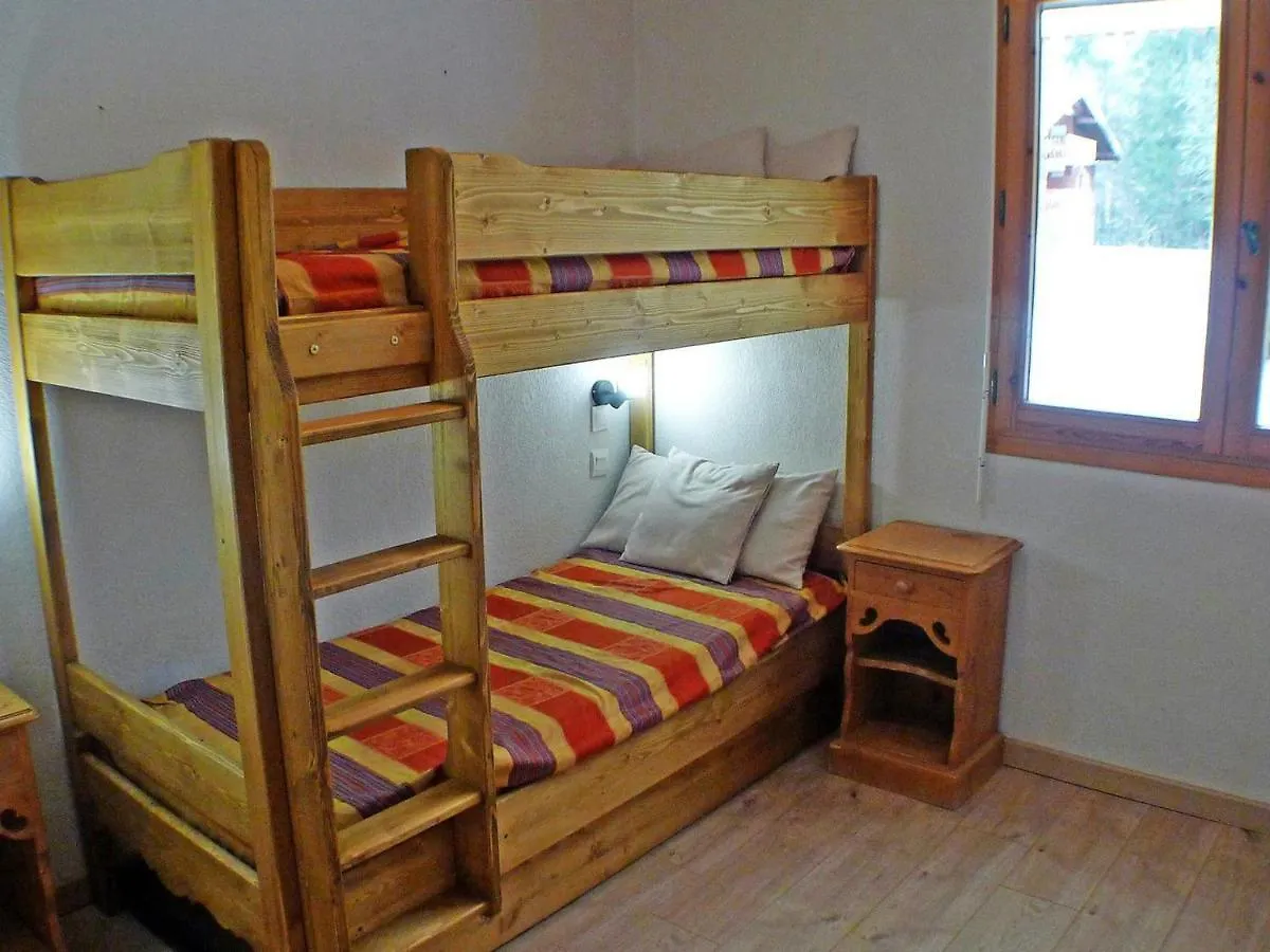 Appartement Confortable Avec Piscines, Terrasse Et Parking A Samoens - Fr-1-629-100