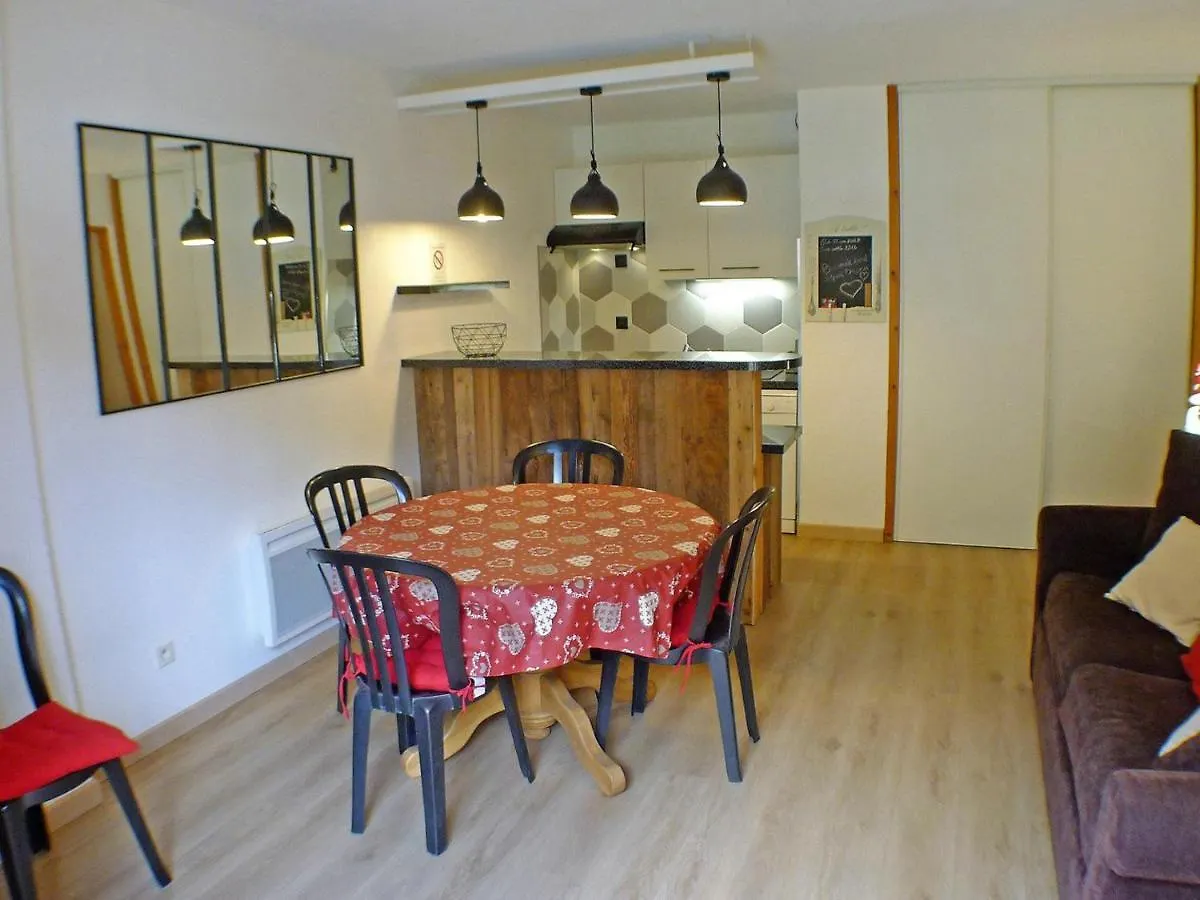 Apartment Appartement Confortable Avec Piscines, Terrasse Et Parking A Samoens - Fr-1-629-100