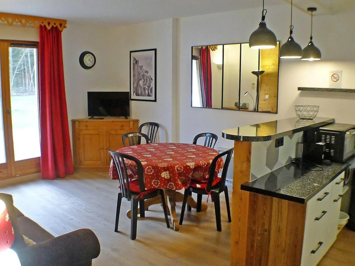 Appartement Confortable Avec Piscines, Terrasse Et Parking A Samoens - Fr-1-629-100 Apartment