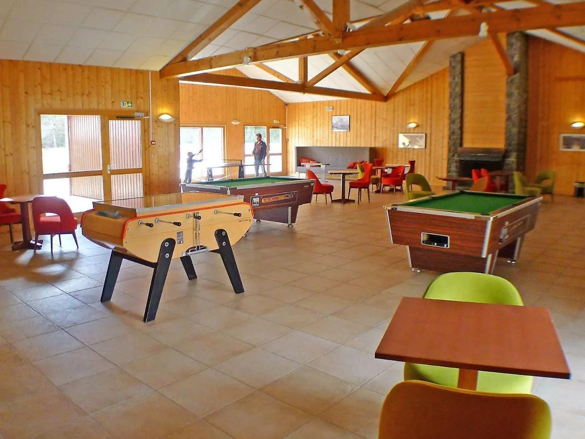 Appartement Confortable Avec Piscines, Terrasse Et Parking A Samoens - Fr-1-629-100